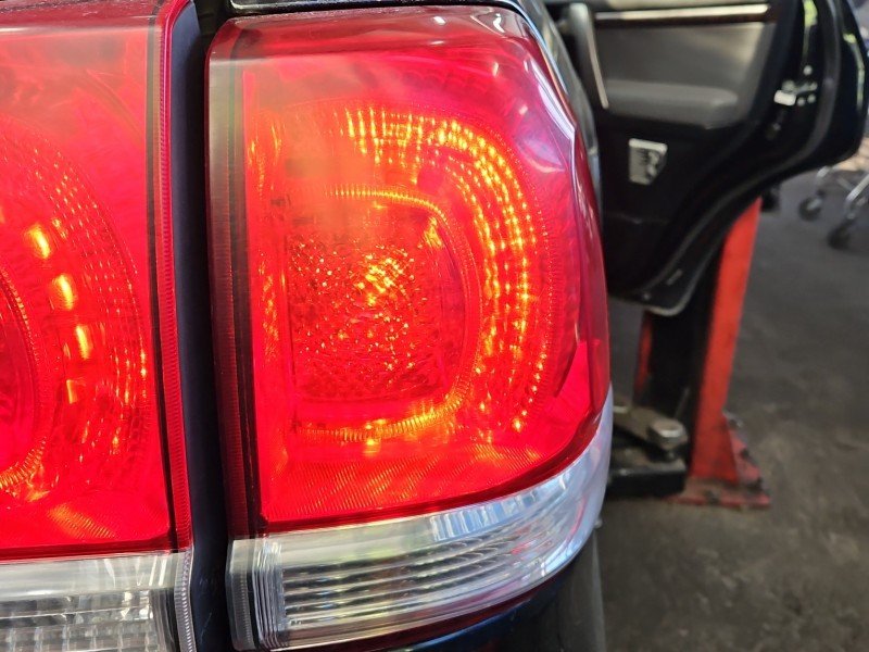 Lampa tył prawa Toyota Land Cruiser J200 07- HB