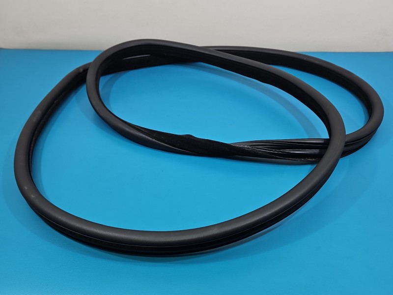 Uszczelka drzwi przód lewa Land rover range Evoque I 11-18