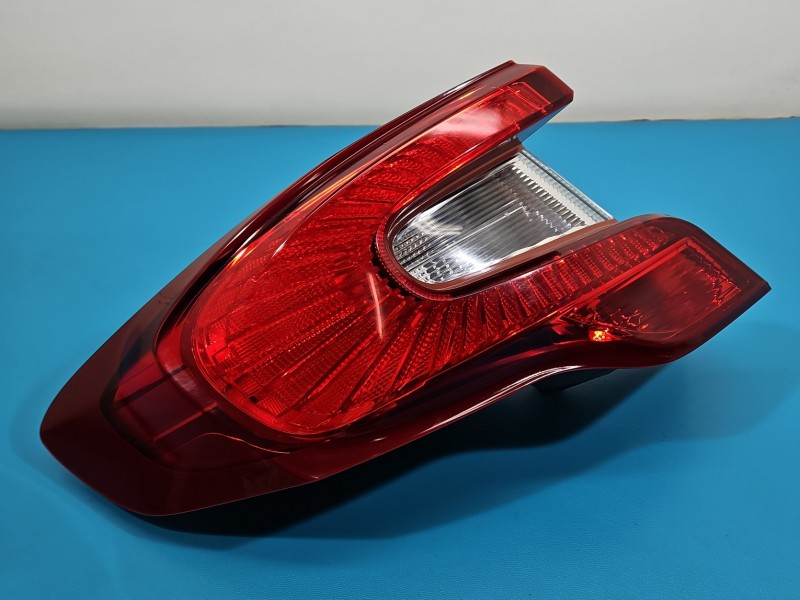 Lampa tył lewa Producent części: FIAT, SEDAN / Z LISTWĄ ŻARÓWKOWĄ Fiat Tipo II 15- sedan EUROPA