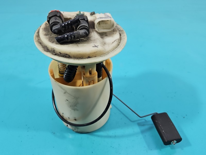 pompka Pompa paliwa Renault Thalia I 1.4 8V wiel 09745659903, 8200027963 4 PIN