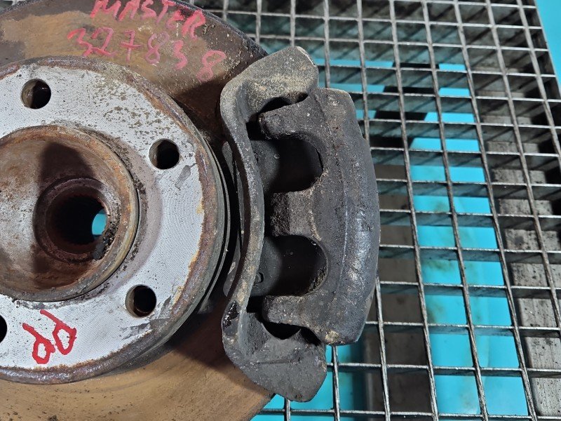 Zacisk przód prawy Renault Master II 2.5 dci