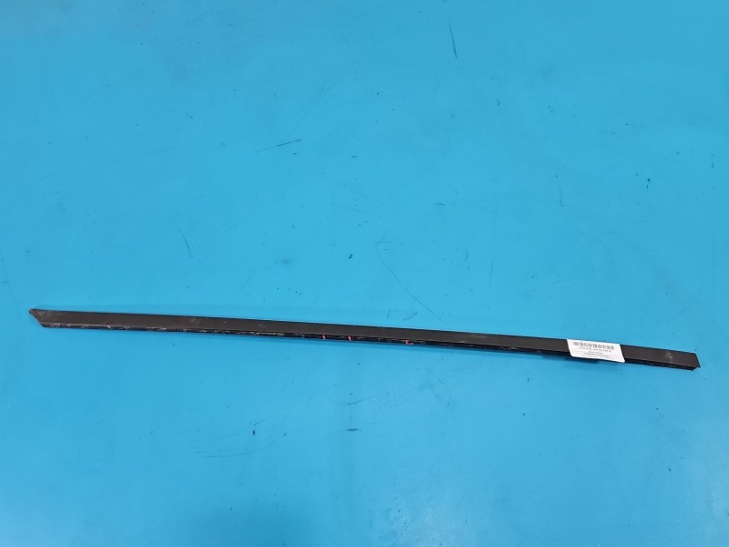 Listwa szyby czołowej lewa przedniej Skoda Kamiq 658854327