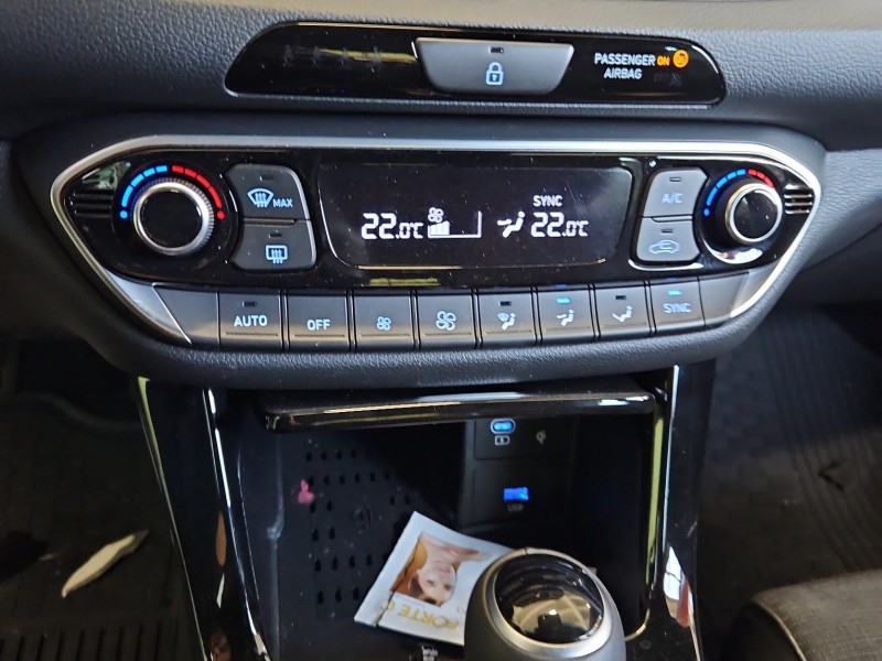 Konsola panel nawiewu Hyundai I30 III 16- 97250-G4EA0