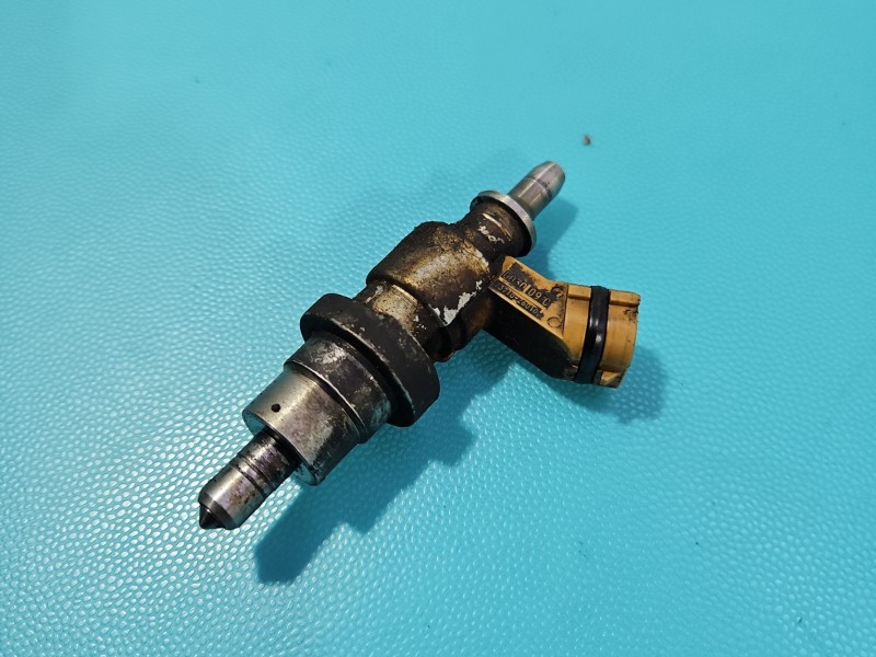 Wtryskiwacz listwa wtryskowa 23710-26010 Toyota Avensis II T25 2.2 D-CAT 177KM