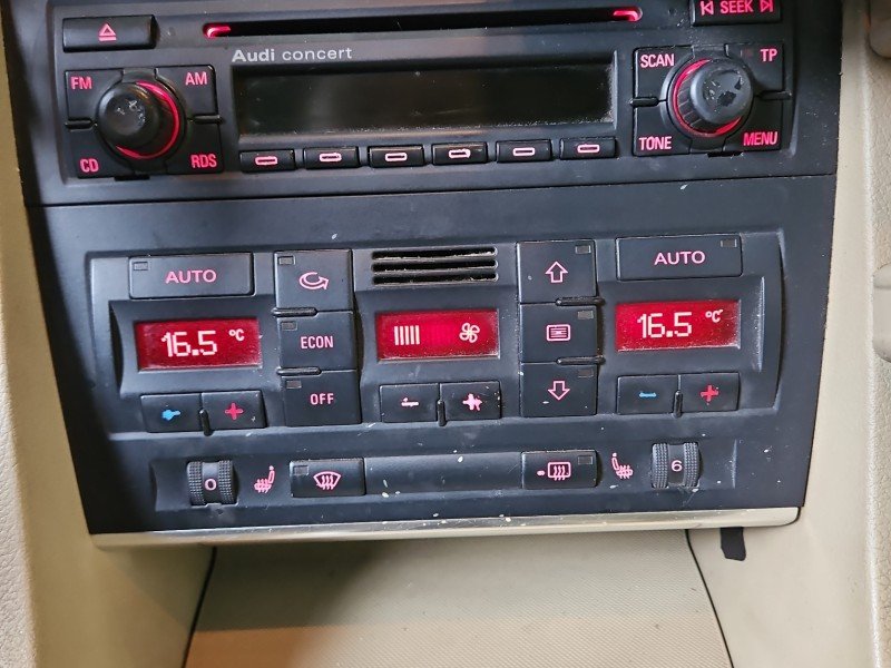 Konsola panel nawiewu Audi A4 B7 8E0820043AK Konsola panel nawiewu Audi A4 B7 8E0820043AK