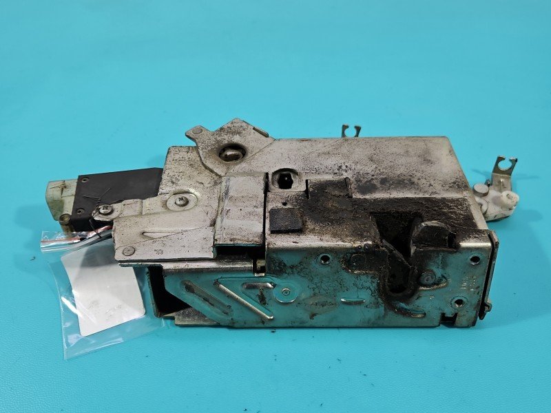 Zamek tył prawy YC15-148287-AA Ford Transit MK7 06-13 Producent części: FORD, drzwi przesuwnych. 3pin