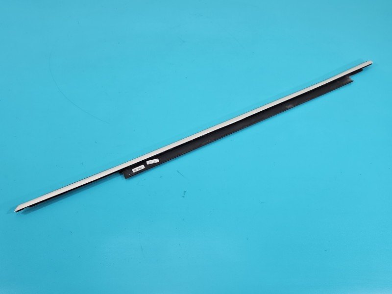 Listwa drzwi przód lewa AUDI A4 B8 8K0853283H