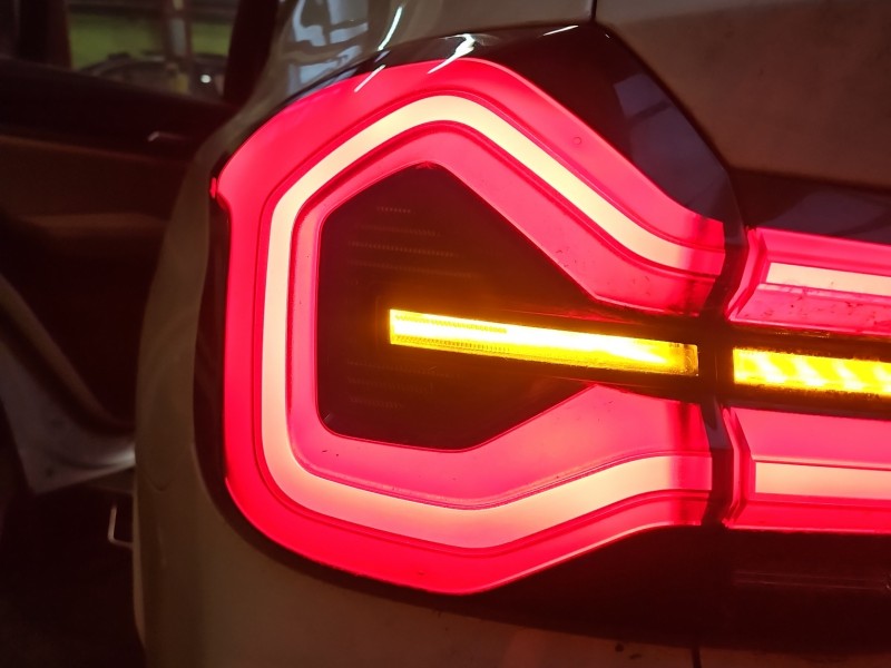 Lampa tył lewa Producent części: BMW, Z BŁOTNIKA BMW iX3 G08 inny