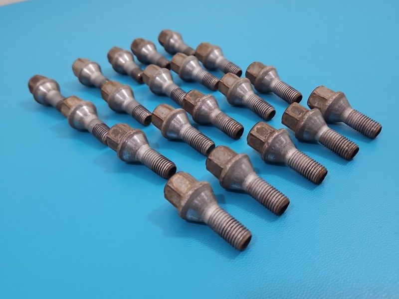 Śruby kół Renault Kadjar szpilki