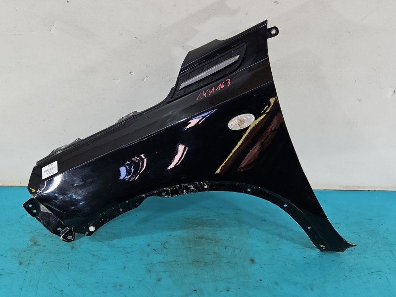 Błotnik przód lewy Suzuki Vitara II 15- czarny ZCE C04