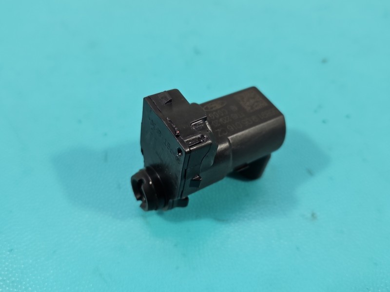 Siłownik klapki wlewu paliwa Ford Focus Mk4