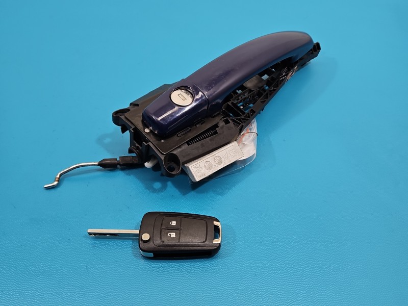 Klamka przód lewa zewnętrzna Opel Corsa E 14096204