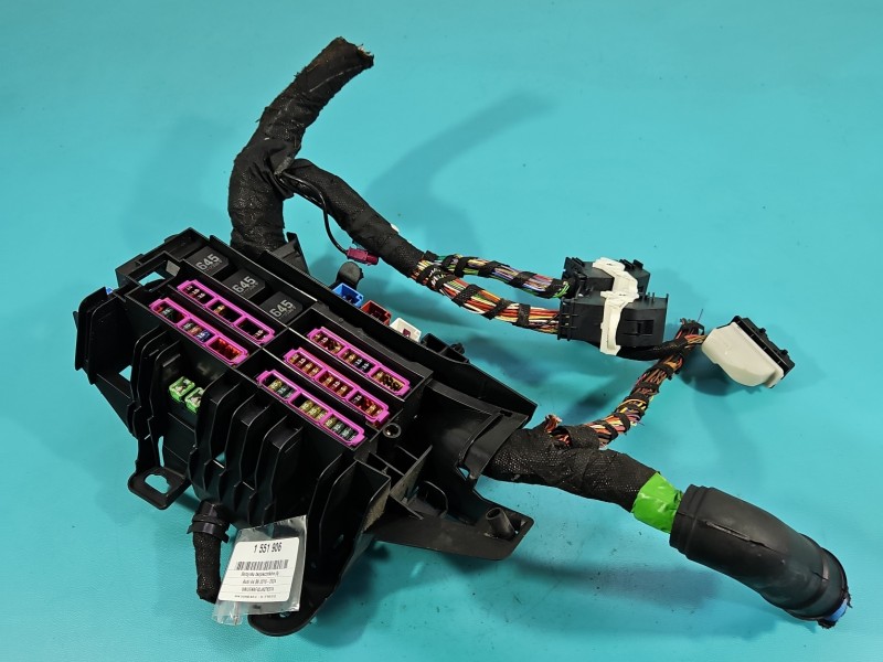 Skrzynka bezpieczników Audi A4 B9