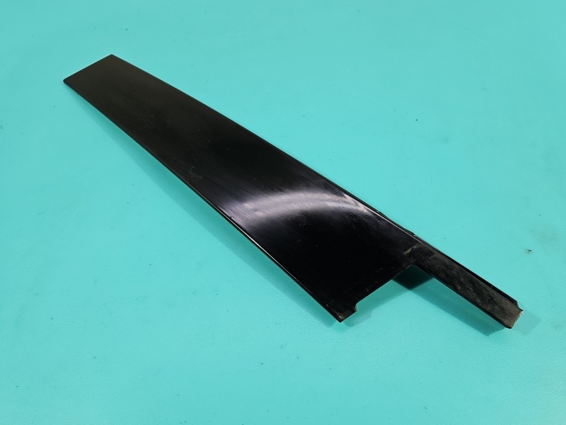 Listwa drzwi przód prawa Mercedes W213 2136900287