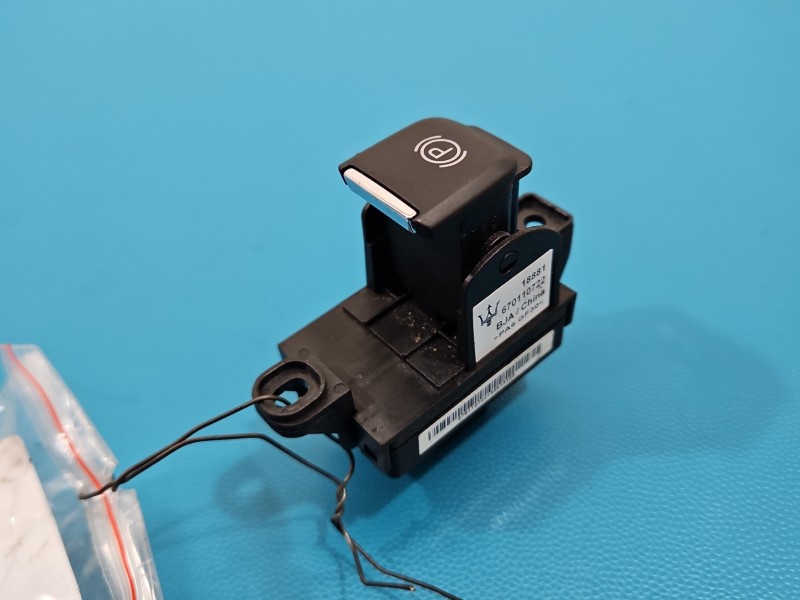 Przełącznik hamulca ręcznego Maserati Quattroporte VI 13- 670110722