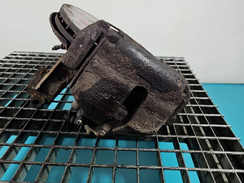 Zacisk przód lewy Skoda Fabia II 1.6 tdi CAYA