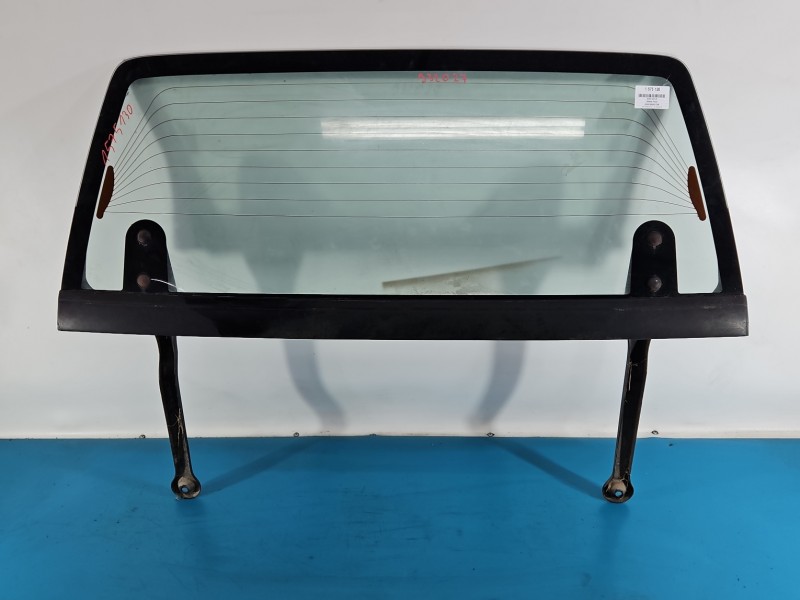 Szyba tylna KLAPY BAGAŻNIKA TYŁ Daihatsu Feroza HB
