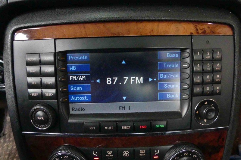 Radio fabryczne Mercedes W251 radioodtwarzacz