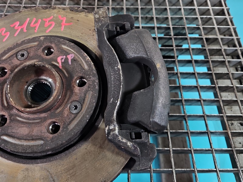 Zacisk przód prawy Renault Trafic III 2.0 dci