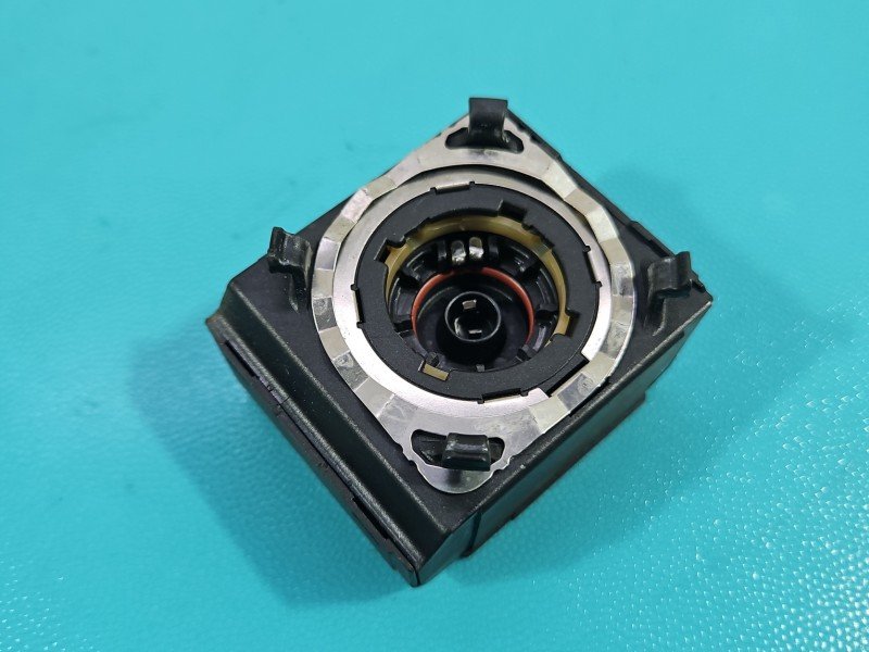 ŻARNIK STARTER ZAPŁONNIK CEWKA XENON 5DD008319-10Skoda Superb I