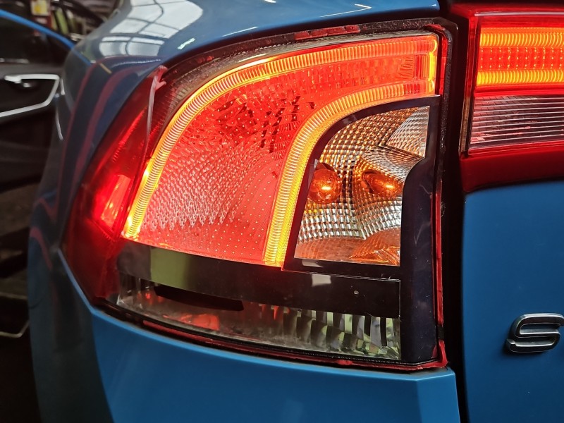Lampa tył lewa Producent części: Volvo, Na części, Brak klosza VOLVO S60 II 10- sedan