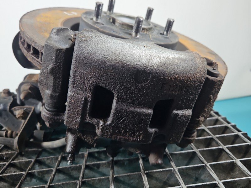 Zacisk przód lewy Mitsubishi Outlander III 12- 2.4 wiel