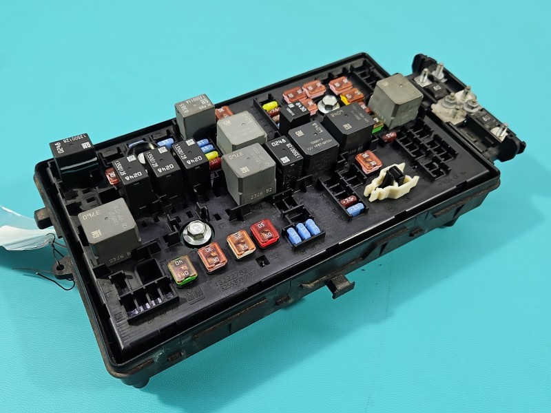 Skrzynka bezpieczników Opel Insignia A 22953004