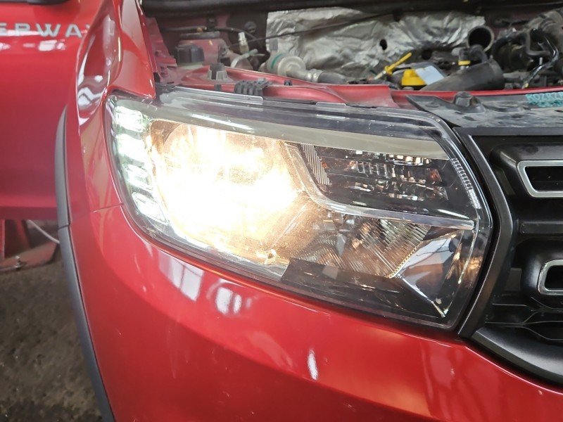 Reflektor prawy lampa przód Dacia Sandero II 12-20 EUROPA