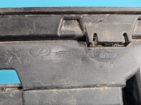 Zaślepka kratka zderzaka środkowa atrapa Peugeot 2008 II 9826327480