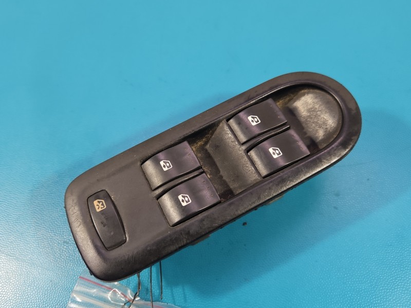 Przełącznik szyb Renault Scenic II EU 8200160603