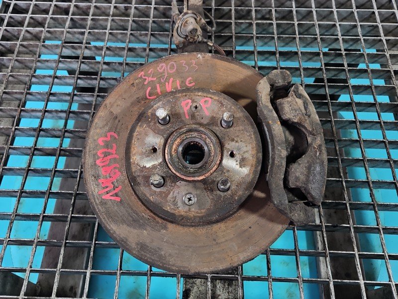 Zwrotnica prawa piasta przód 1.5 16V Honda Civic VI Zwrotnica prawa piasta przód 1.5 16V Honda Civic VI
