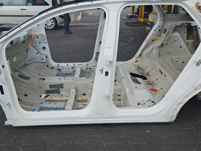 Próg lewy SŁUPEK ŚRODKOWY B Peugeot 3008 II HB 5d KWE