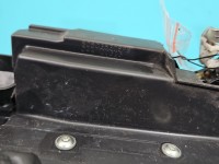 Zamek przód lewy 805035308RB Dacia Sandero III 20- EUROPA Producent części: Dacia, 2pin