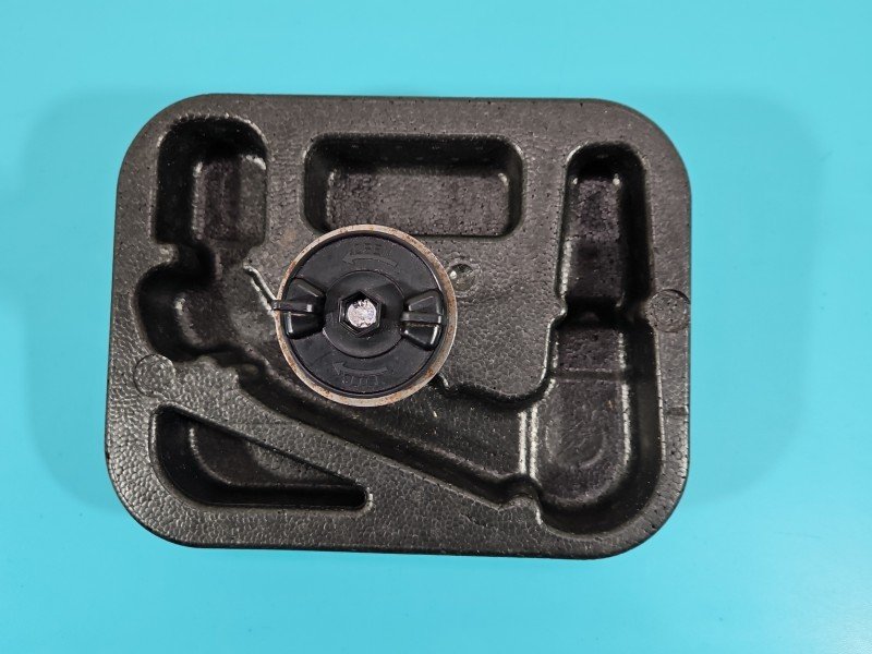 Wkład styropian bagażnika koła zapasowego Jeep Renegade 14- 52028467 Wkład styropian bagażnika koła zapasowego Jeep Renegade 14- 52028467