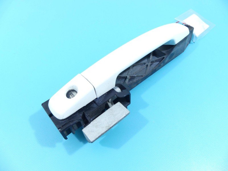 Klamka przód lewa zewnętrzna Nissan Qashqai I J10 06-13 80611EB30B