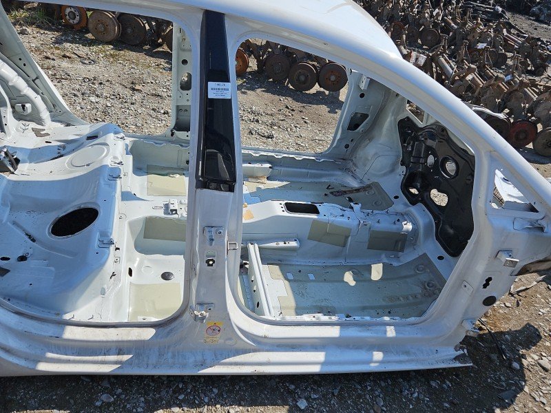 Próg prawy SŁUPEK ŚRODKOWY B Seat Ibiza IV 6J HB 5d biały LB9A Próg prawy SŁUPEK ŚRODKOWY B Seat Ibiza IV 6J HB 5d biały LB9A