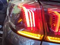 Lampa tył lewa błotnika Peugeot 5008 II 17-24 HB EUROPA 9836231680