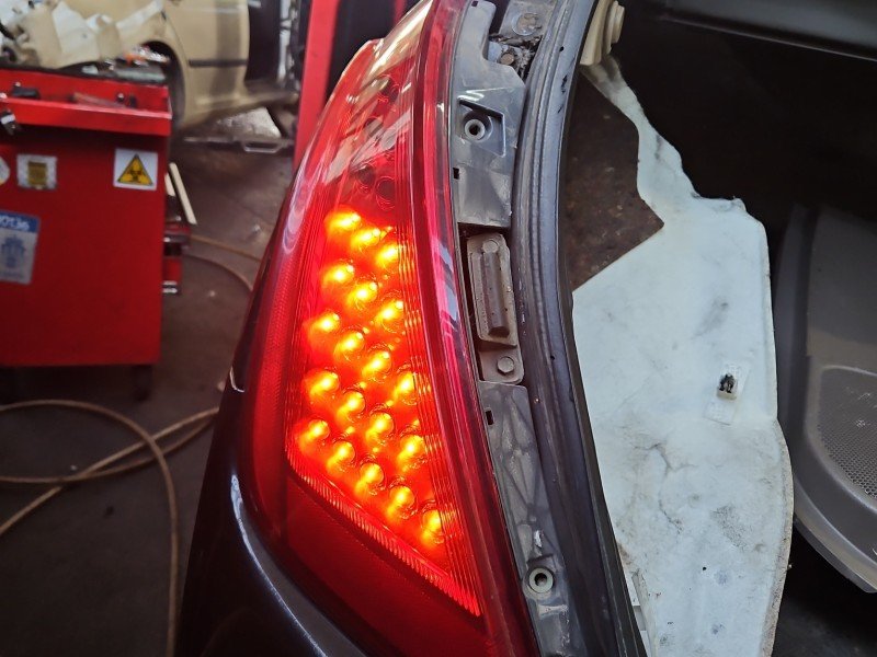 Lampa tył lewa Nissan Murano Z50 HB