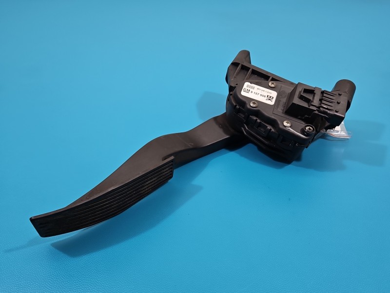 Pedał gazu potencjometr Opel Astra III H 9157998BK, 6PV008112-00 1.6 16v