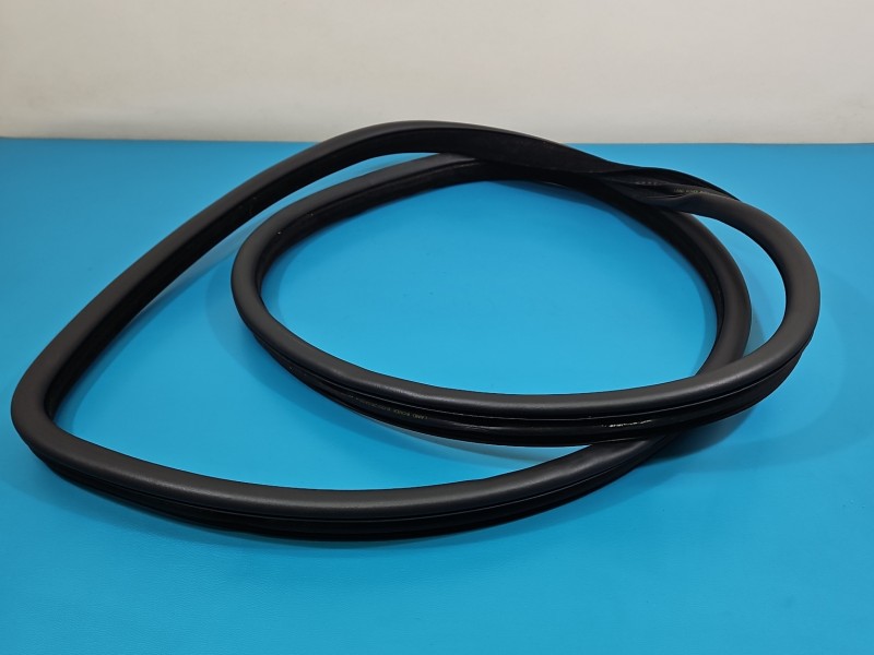 Uszczelka drzwi tył lewa Land rover range Evoque I 11-18