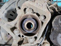 Zwrotnica lewa piasta przód 2.0 crdi Kia Sorento