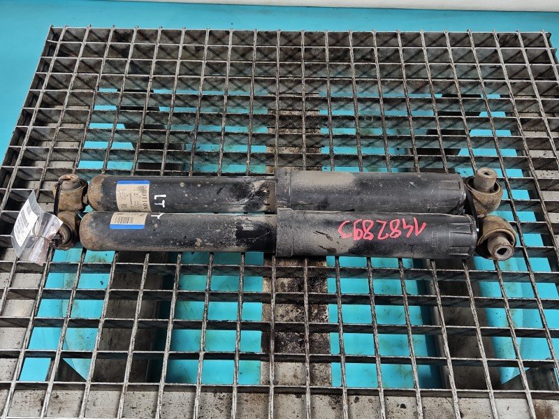 Amortyzator tył komplet tylny lewy prawy Nissan Qashqai II J11 13-21 L+P Amortyzator tył komplet tylny lewy prawy Nissan Qashqai II J11 13-21 L+P