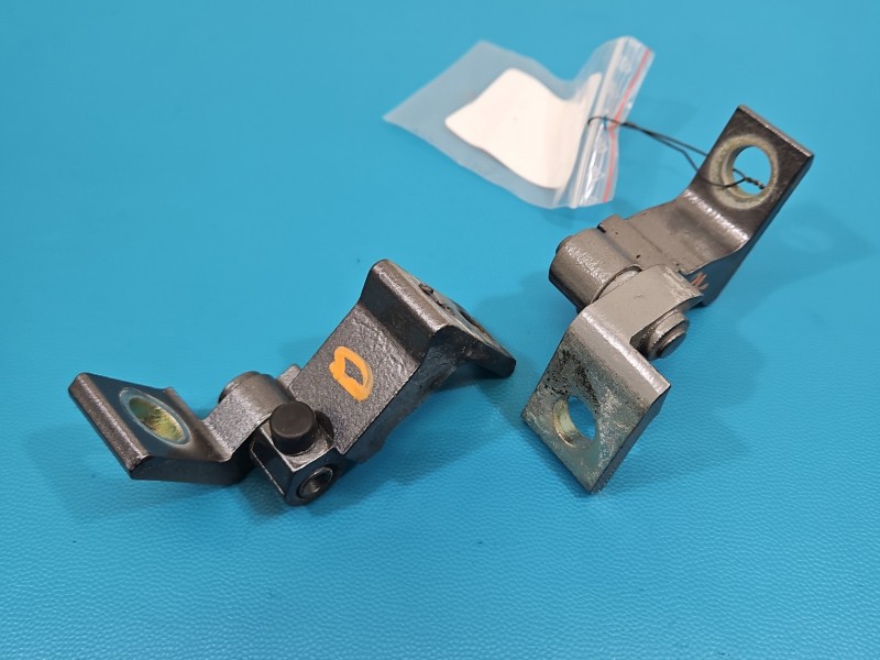 Zawias drzwi przód lewy Skoda Kamiq