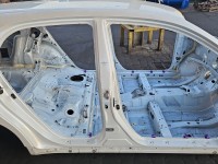 Próg prawy SŁUPEK ŚRODKOWY B LEXUS CT 10-22 HB 5d 085