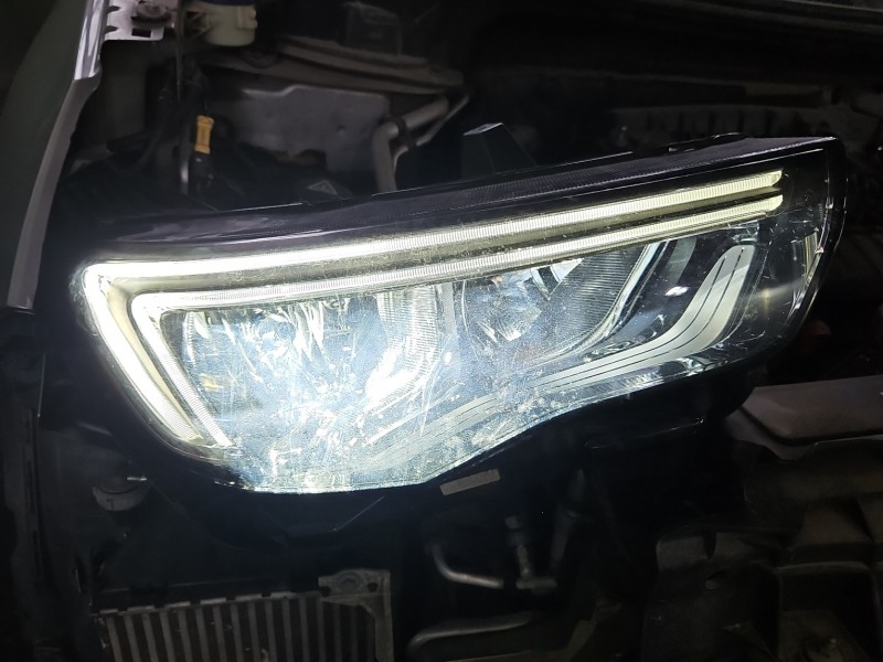 Reflektor prawy lampa przód Opel Grandland EUROPA