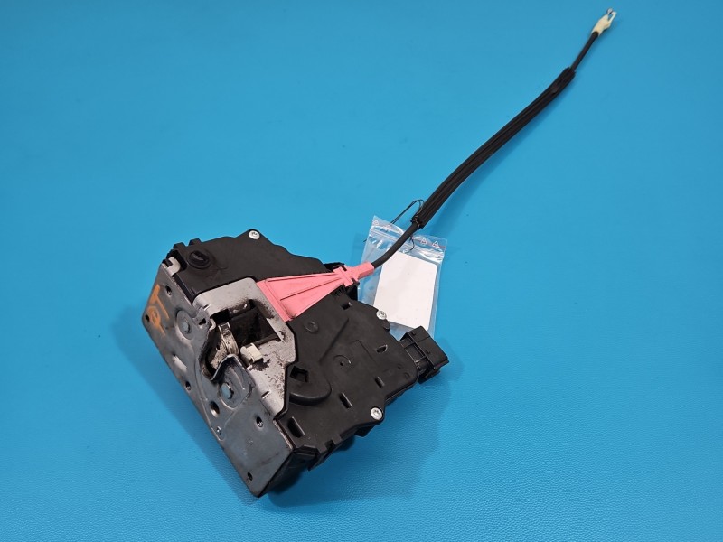 Zamek tył prawy 13431845 Opel Corsa E Producent części: OPEL, 6pin