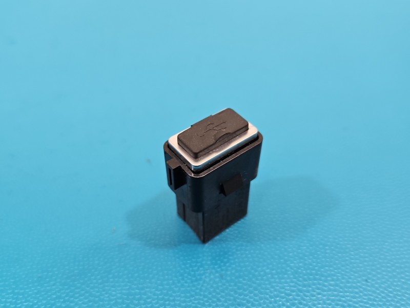Gniazdo USB VOLVO V70 III