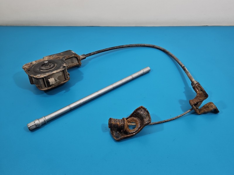 Mocowanie koła zapasowego uchwyt Peugeot 5008