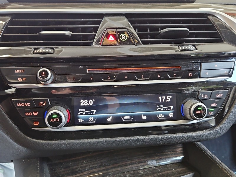 Konsola panel nawiewu BMW G30 114191-10