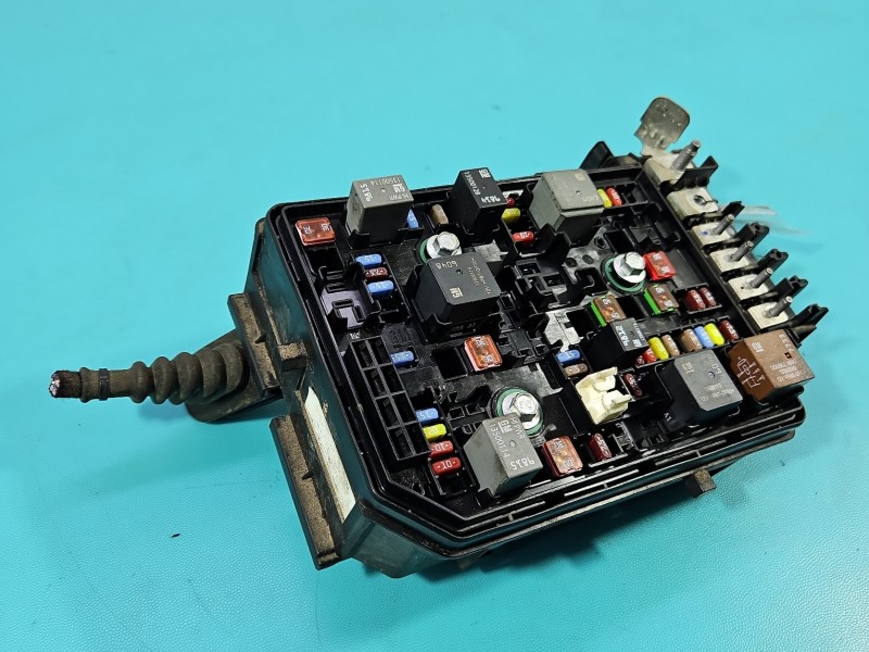 Skrzynka bezpieczników Opel Astra V K 39040853